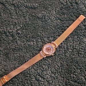 Elegant Gold Women's Watch